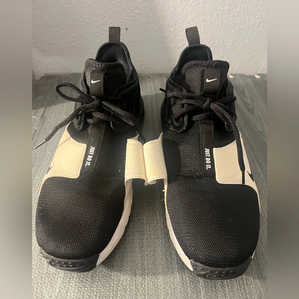 Nike Black and Cream Athletic Shoes - Picture 3 of 6